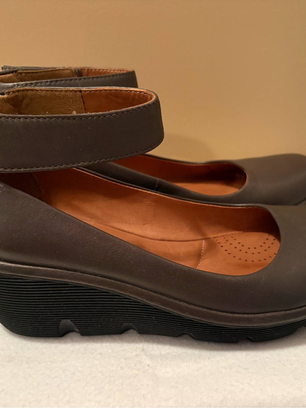 Clarks (artisan) Brown Ankle-Strap Round-Toe wedge Heels - Picture 3 of 6